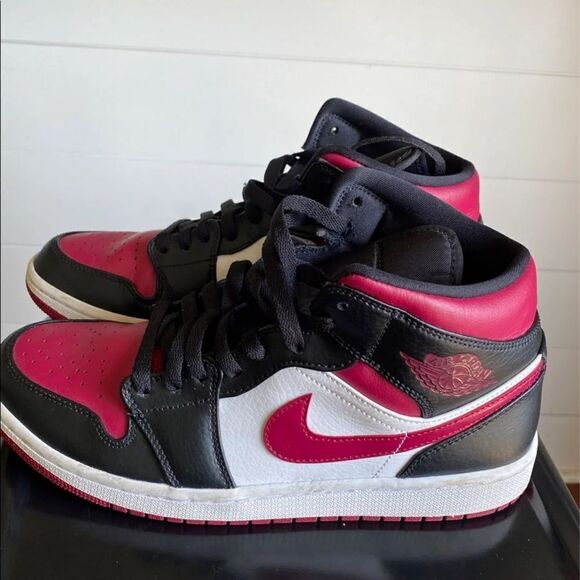 Air Jordan 1 retro Mid red white black Nike dunk yeezy - Picture 1 of 4